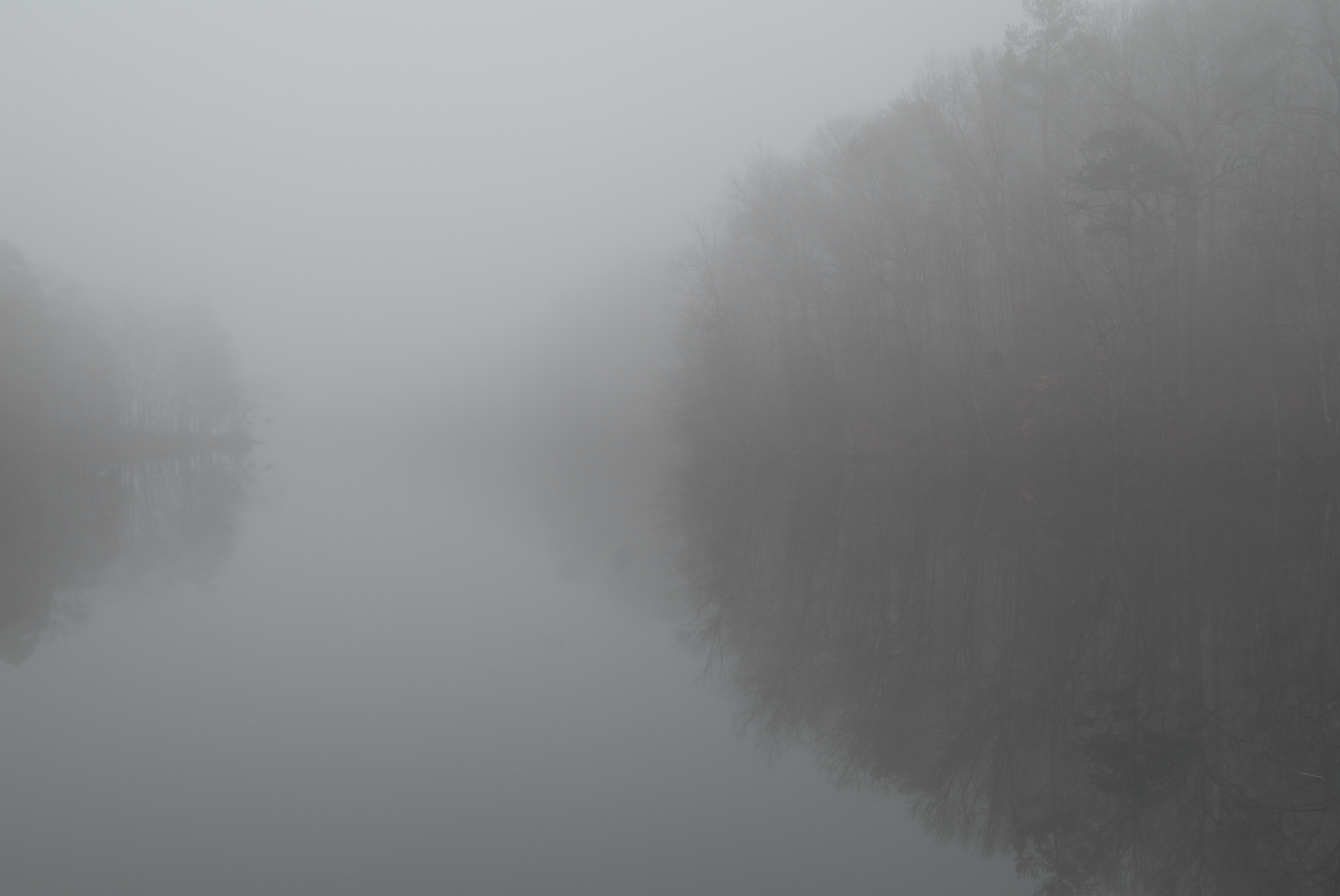 090103-006SmpLakeInFog